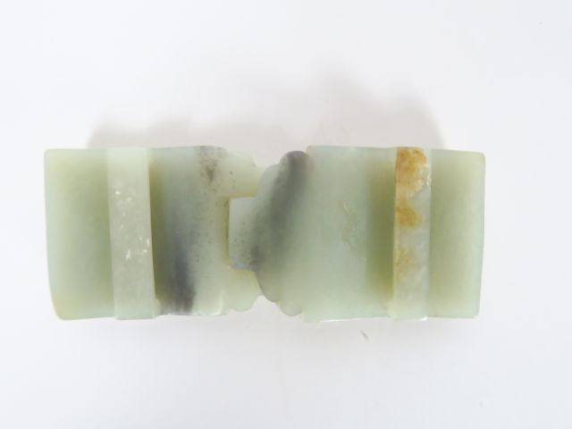 Boucle de ceinture en jade, sculpté de fleurs. Chine, fin XIXème siècl