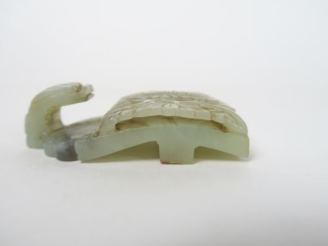 Boucle de ceinture en jade, sculpté de fleurs. Chine, fin XIXème siècl