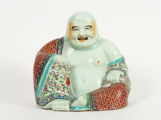 Vente aux enchères Statuette en porcelaine et émaux de la famille rose représentant Boudd