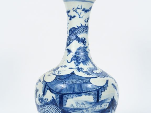 Vase bouteille Tianquping en porcelaine bleu sous couverte de dragon e