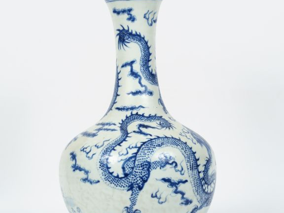 Vase bouteille Tianquping en porcelaine bleu sous couverte de dragon e