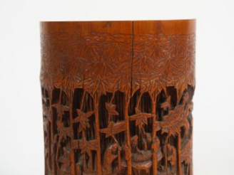 Vente aux enchères Porte pinceaux en bambou, à décor de sages dans une forêt.  Chine, ver