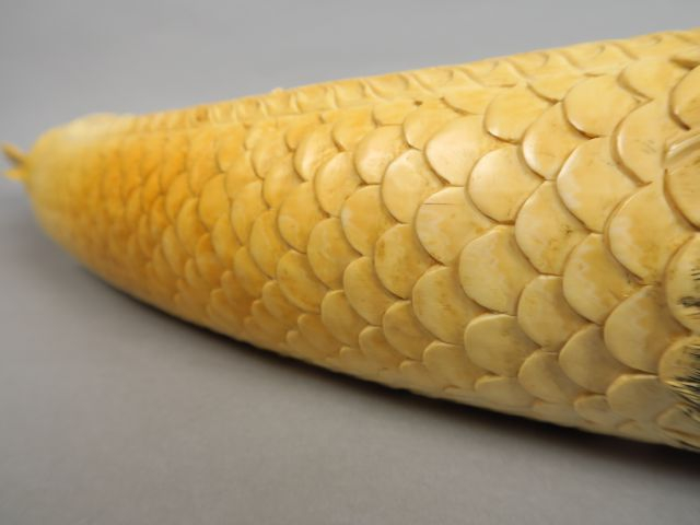 Groupe en ivoire représentant le festin des immortels sur une jonque à