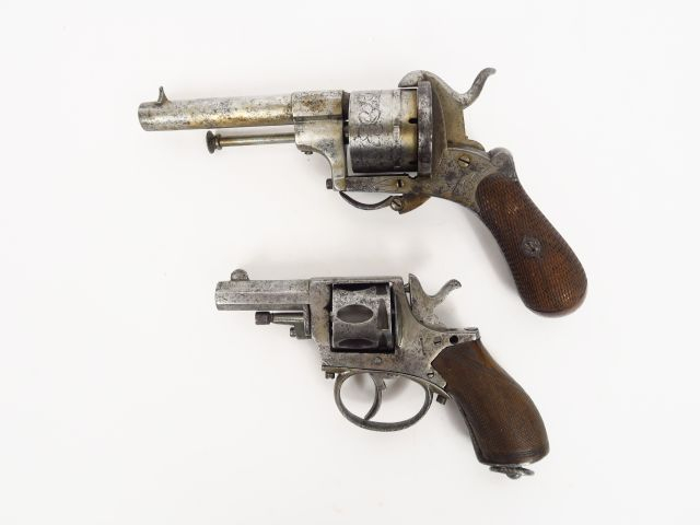 Lot composé de 2 révolvers ancien dont un système Lefaucheux calibre 9