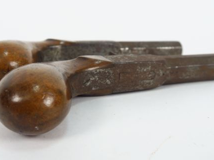 Paire de pistolets dévolus à la défense ou au voyage, armes à coffre e
