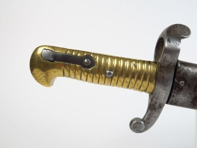 Rare baïonnette Française modèle 1842 dans son fourreau en tôle d’acie