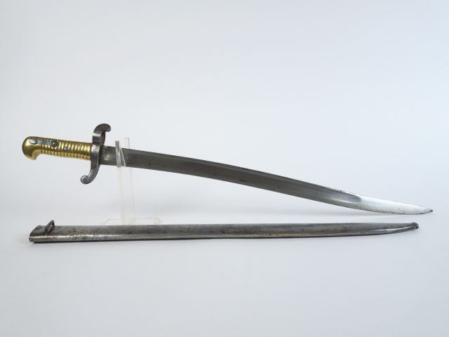 Rare baïonnette Française modèle 1842 dans son fourreau en tôle d’acie