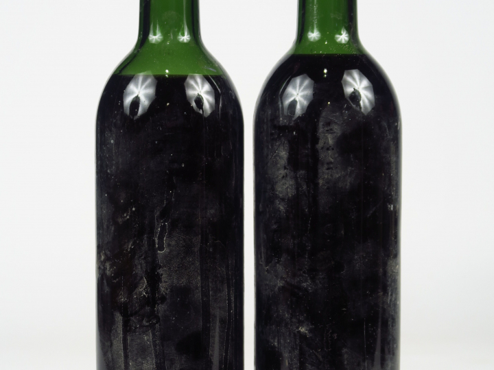 2 BOUTEILLES PRESUMEES CHÂTEAU LA TOUR CARNET HAUT MEDOC - 1947 - 1 HE