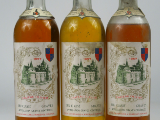 Vente aux enchères 3 BOUTEILLES CHÂTEAU OLIVIER CC GRAVES L. ESCHENAUER - 1957 - 1 HEP/1 