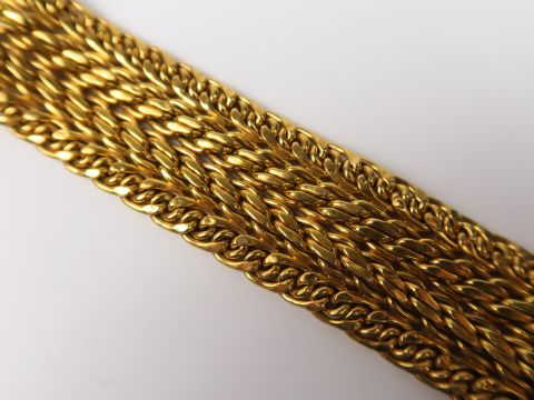 Bracelet en or, maille plate. Poids : 33,2 g