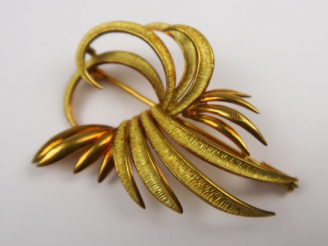 Vente aux enchères Broche en or en forme de branchage stylisé. Poids : 10,4 g