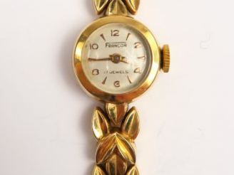 Vente aux enchères Montre de dame, cadran et bracelet articulé en or. Poids tel : 19,9 g