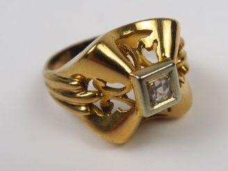 Vente aux enchères Bague sertie d'un diamant taillé en rose, belle monture en or ajouré. 