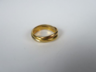 Vente aux enchères CARTIER. Bague Trinity. Signée. Poids : 5 g