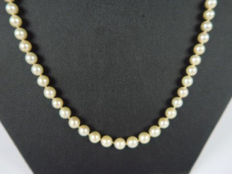 Vente aux enchères Collier de perles de culture, fermoir en or