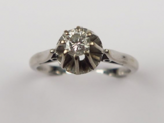 Vente aux enchères Bague sertie d'un diamant taille moderne de 0,15 carats environ. Montu