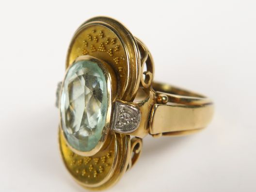  Bague en or ornée d'une aigue marine. Poids tel : 6,68 g tel