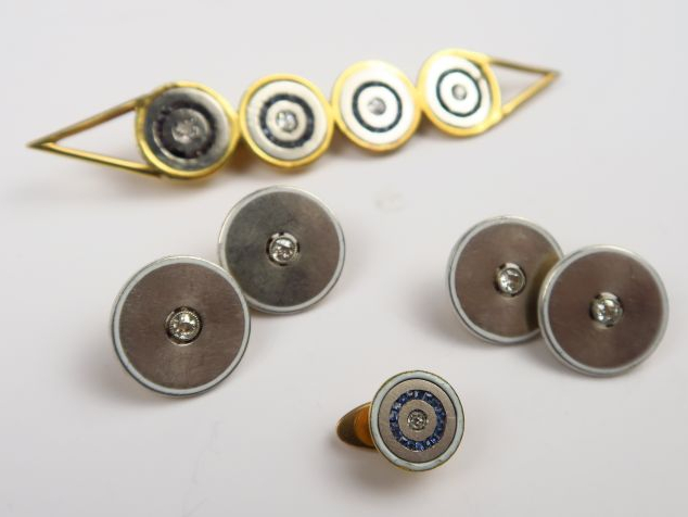 Ensemble en or deux tons serti de petits diamants et saphirs calibrés,