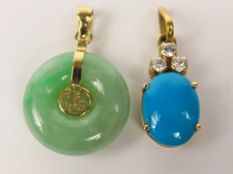 Vente aux enchères Pendentif orné d'une turquoise et de trois petits brillants, monture e
