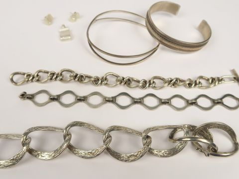 Ensemble de gourmettes et bracelets en argent. Poids : 190 g