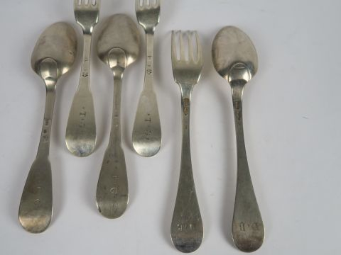 Suite de 2 paires et paire de couverts XVIIIe en argent. Poids des 6 p