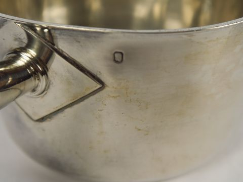 Casserole en argent, poinçon Vieillard, manche ébène. Poids tel : 242 