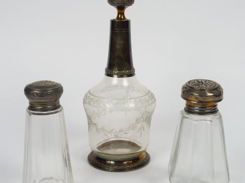 Flacon de style Louis XVI en cristal et argent, poinçon Minerve et deu