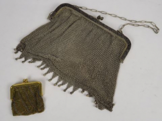 Vente aux enchères Corbeille à pain et brosse de table de style Louis XVI en métal argent