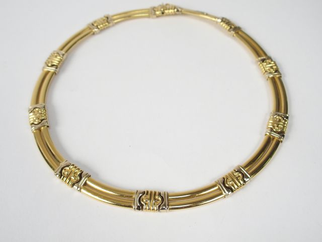 Collier articulé en or jaune et gris. 45 cm. Poids: 60gr