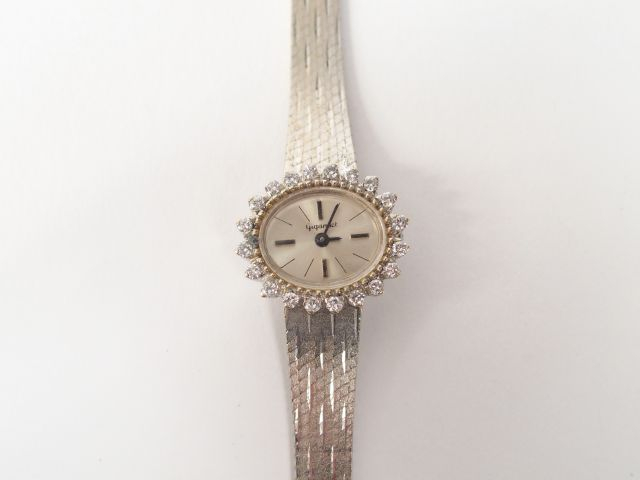 EDMA. Montre de dame, boitier et bracelet semi rigide en or jaune. On 