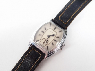 Vente aux enchères ZENITH. Montre boitier de style Art déco en acier, cadran à index, tro
