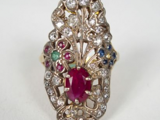 Vente aux enchères Bague de style Art déco en or jaune, décor de gerbe fleurie et de nœud