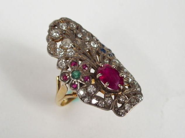 Bague de style Art déco en or jaune, décor de gerbe fleurie et de nœud