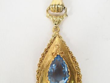 Collier or jaune Napoléon III, maille tube, bélière en forme de main t