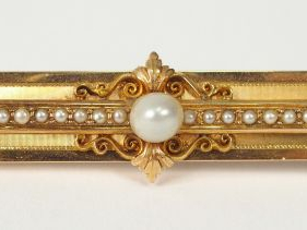 Vente aux enchères Broche barette Napoléon III en or jaune, motif central incrusté de per