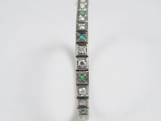 Vente aux enchères Bracelet rivière monture platine, alternance de 25 diamants taille mod