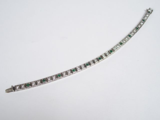 Bracelet rivière monture platine, alternance de 25 diamants taille mod