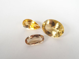 Vente aux enchères 3 grenats: -taille brillant de 2,2ct environ, -taille ovale de 2,1ct e