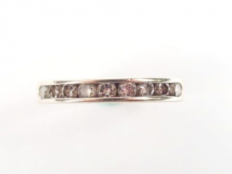 Vente aux enchères Demi-alliance américaine monture or blanc, ornée de 9 diamants taille 