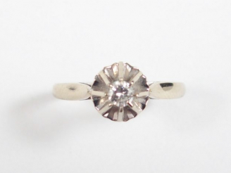 Vente aux enchères Solitaire monture or blanc orné d’un diamant taille moderne de 0,12ct 