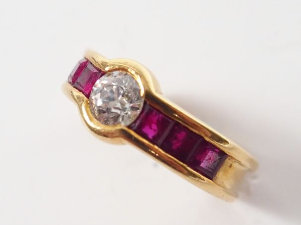Bague monture or jaune ornée d'un diamant taille ancienne de 0,52ct en