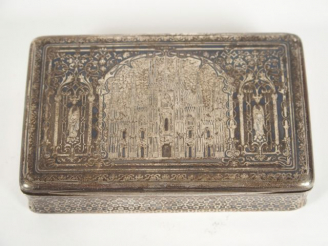 Vente aux enchères Boite XIXe en argent niellé et vermeil, poinçon Minerve (état moyen). 