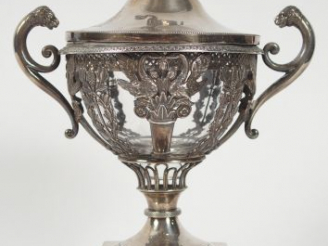 Vente aux enchères Drageoir de style Empire en cristal et argent, poinçons dépareillés, c