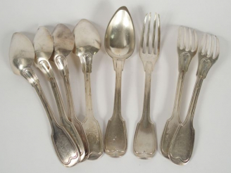 Vente aux enchères 3 couverts et 2 cuillères en argent, poinçon Minerve, modèle à filet, 