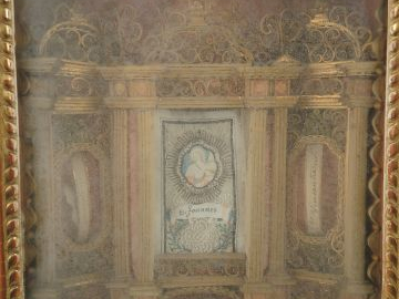 Reliquaire en paperolles fin XVIIIe-début XIXème, en forme de maitre a