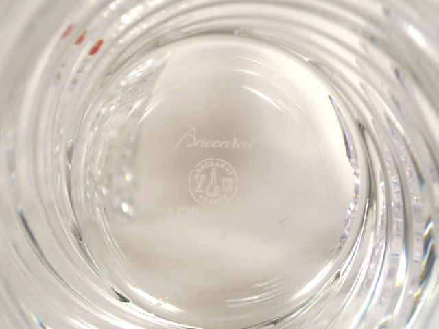 BACCARAT. Suite de 6 verres à whisky en cristal.  Signés. On y joint u