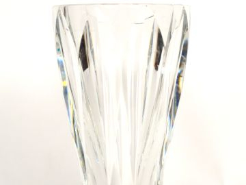SAINT LOUIS. Vase en cristal taillé. Signé. H. 27,5 cm