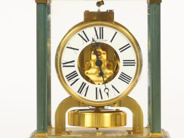 JEAEGER-LECOULTRE. Pendule 'Atmos' en laiton, verre et métal doré. Soc