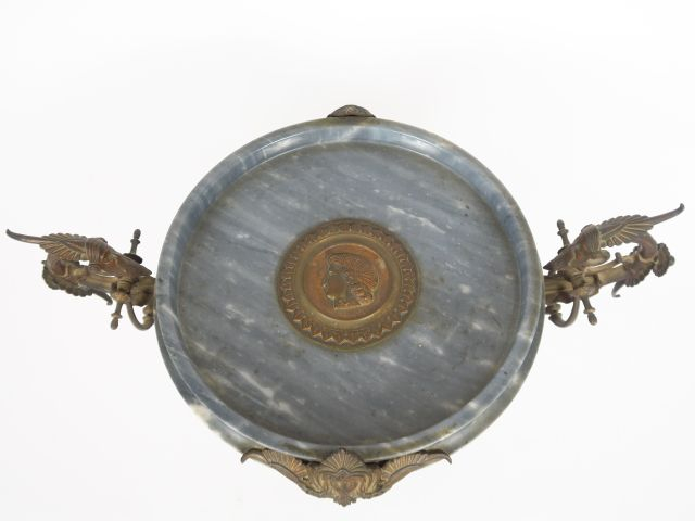 Coupe sur pied Napoléon III en marbre gris turquin et bronze, à décor 