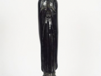 Vente aux enchères Sculpture moderne en ébène "Vierge Noire". H. 53 cm